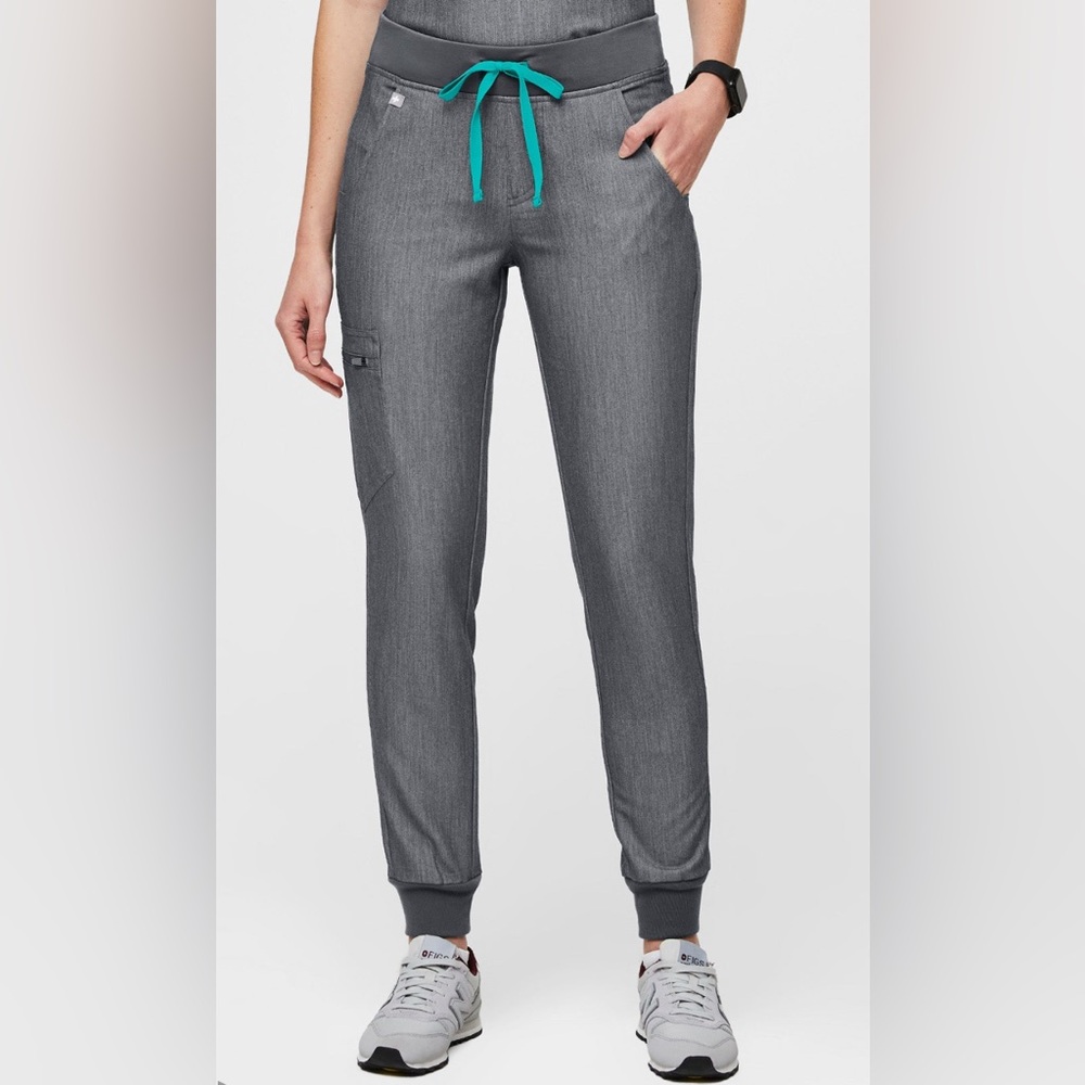 Figs Women’s Zamora Jogger Scrub Pants Graphite (Size L)